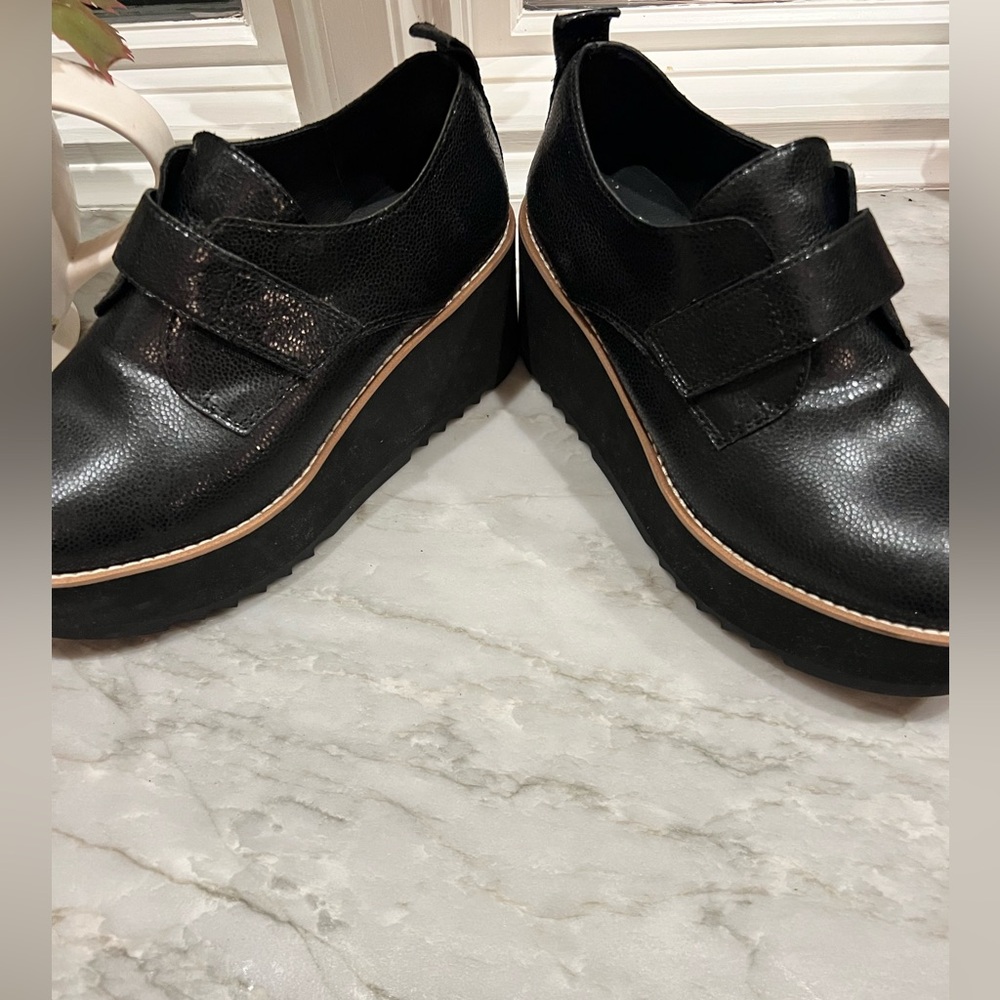 Eileen Fisher Pebbled Zola Wedge